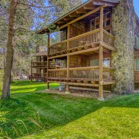 Hotel Exterior 1 Tree-lined escape with fireplace, grill, shared pool, hot tub, sauna, & courts, White Elm Lane 15 호텔