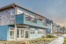 อื่นๆ Spectacular Ocean View and Cozy Fireplace - Stunning Coastal Retreat