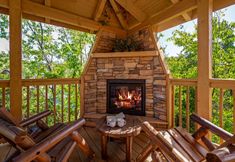 Others 4 Charming Cabin with Hot Tub and Outdoor Fireplace - Cozy Mountain Retreat