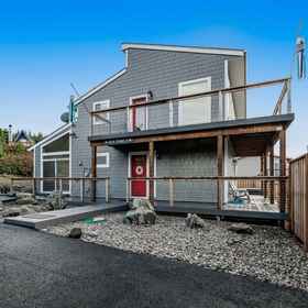 Hotel Exterior1Oceanfront home with hot tub, private beach access & ocean views - dog-friendly,亚奎纳湾州立公园飯店