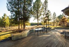 其他 6 Gourmet Kitchen and Scenic Deck with Hot Tub - Elegant Traditional Escape