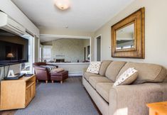 기타 4 Dog-friendly oceanfront home w/ beach access, deck-minutes from town-EV Charger!