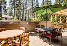 Others 4 Private Hot Tub and Ping Pong Table - Spacious Retreat