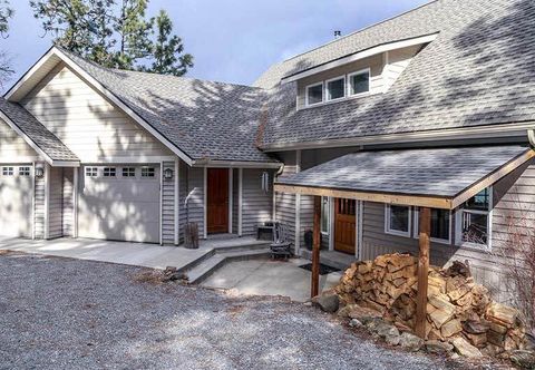 อื่นๆ Stunning Waterfront Haven - Mountain Views, Dock, BBQ