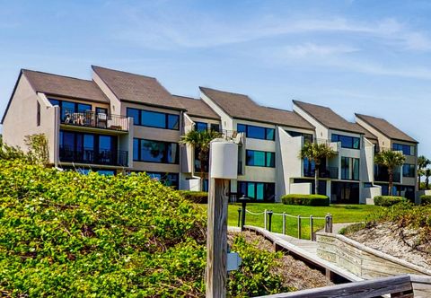 Khác Renovated condo with easy beach access, balcony, pool & spectacular ocean views