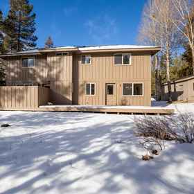 Hotel Exterior 1 ดาดฟ้ากว้างขวางและอ่างน้ำร้อน - ที่พักผ่อนในป่าแสนสบาย, โรงแรม & ที่พัก High Desert Museum