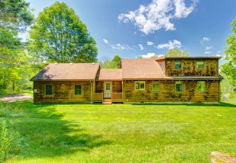 Others Serene Mountain Cabin with Private Outdoor Space - Inviting Cozy