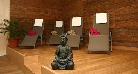 Others 2 Hotel Herzblut - Joker Card Included in Summer