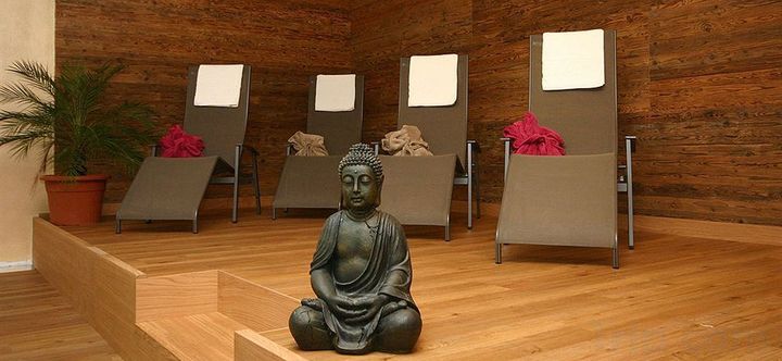 Others 2 Hotel Herzblut - Joker Card Included in Summer