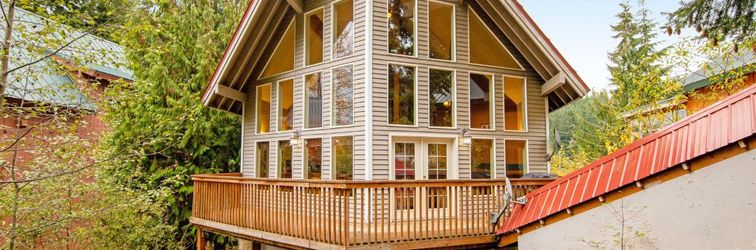 Others Sunny, Ski-in/Ski-Out Getaway w/ Free WiFi, Mountain Views, & a Game Room