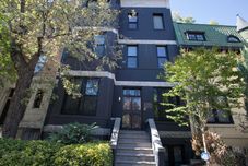 その他 Spacious Open Layout and Artistic Decor - Elegant Art Gallery Haven