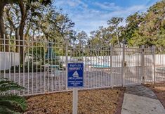 其他 3 Open Concept Living with Private Balcony and Pool - Charming Retreat