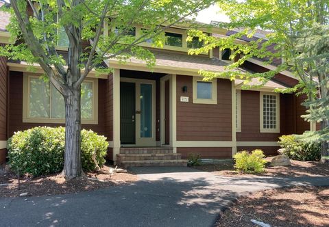 Others Light-filled townhome with fireplace, pools, hot tubs, gyms, golf & tennis