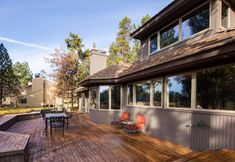 其他 4 Gourmet Kitchen and Scenic Deck with Hot Tub - Elegant Traditional Escape