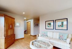 Khác 5 Oceanfront expertly-designed home on Cohasset Beach - dog-friendly