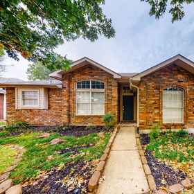 Logo1Dog-friendly brick home near golf with pool, central AC, & washer/dryer,Royal Empire Trucking, LLC飯店