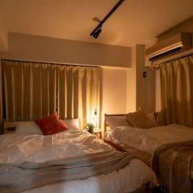 Logo1Sunny Heights,新马场站飯店