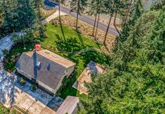 其他 5 Water-view dog-friendly home with Squamish Harbor view & beach access