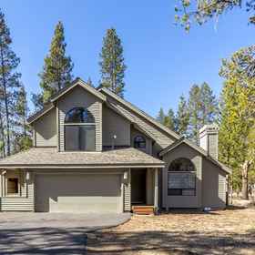 Hotel Exterior 1 Private Hot Tub and Gas Fireplace - Gorgeous Retreat, Hotel Lava Lands Visitor Center