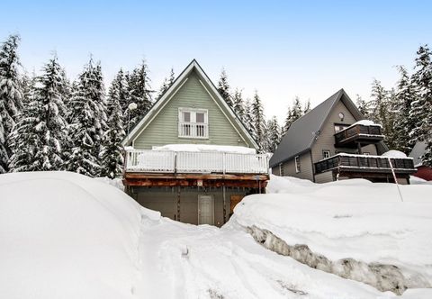 Others Charming, walk-to-lifts cabin with mountain views, kayaks & arcade game