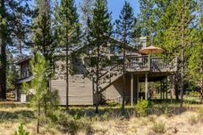 Others Cozy Living Space and Private Hot Tub - Bright Inviting Haven