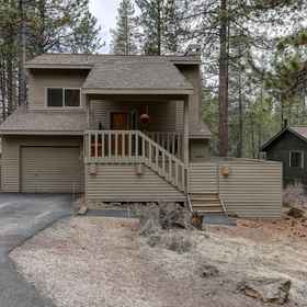 Hotel Exterior1Gas Fireplace and Private Hot Tub - Inviting Coyote Escape,德舒特斯县飯店