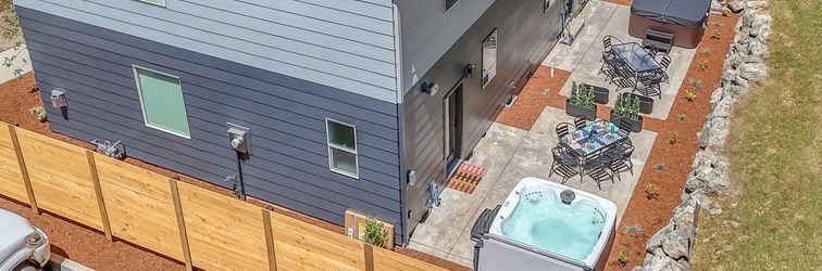 Others Stylish Living and Prime Harbor Access - Stunning Modern Retreat