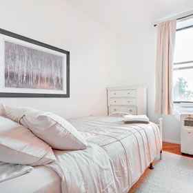 Logo1Modern Comfort with Stylish Appeal - Charming Spacious Haven,82nd Street–Jackson Heights飯店