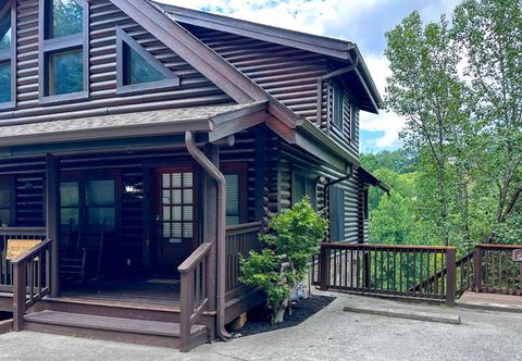 기타 Reindeer Hideaway | Cabin in Pigeon Forge with a hot tub & pool access