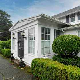 Hotel Exterior1Stylish Retreat - Antiquing, Scenic Views, Wildlife Watching,海滨水族馆飯店