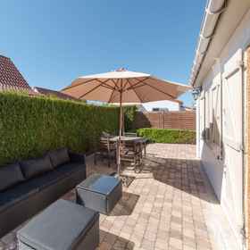 Hotel Interior/Public Areas 1 Visserhuis 09/20 (V23), Statue of Einstein Hotels