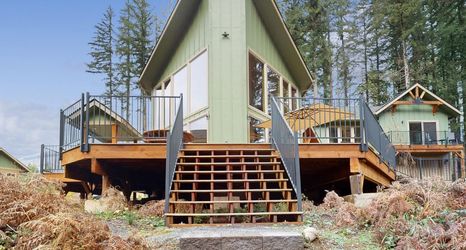 その他 2 Fully rebuilt riverfront home with deck, fireplace, & W/D - dog-friendly