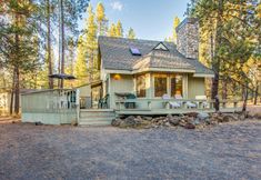 Others 4 Private Hot Tub and Cozy Gas Fireplace - Charming Cabin Retreat