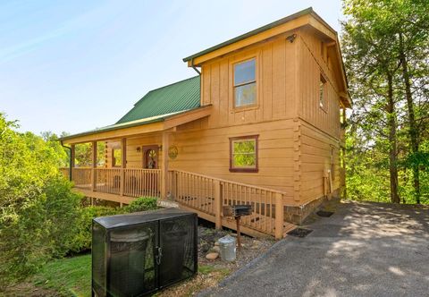 Others Charming Cabin with Hot Tub and Outdoor Fireplace - Cozy Mountain Retreat