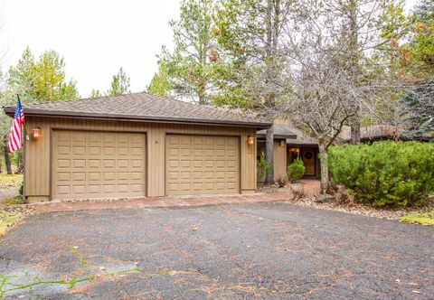 Others Private Hot Tub and Cozy Decor - Charming Sunriver Retreat