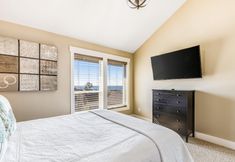 Others 6 Coastal Oasis Near the Beach & Town W/ Private Hot Tub, Fast WiFi & Ocean Views