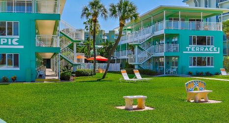 Others 2 Poolside Studio and Private Beach Access - Cozy Tropical Escape