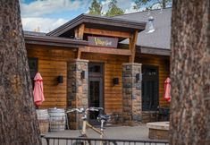 Others 4 Private Hot Tub and Scenic Outdoor Space - Charming Inviting Retreat