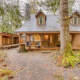 Hotel Exterior1Woodland home near the Sandy River with firepit, fireplace & great location,The Courses at Resort at the Mountain飯店