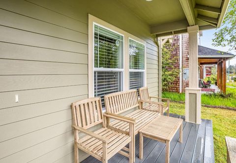 其他 Cozy coastal retreat with deck, grill, firepit, and WiFi - walk to beach