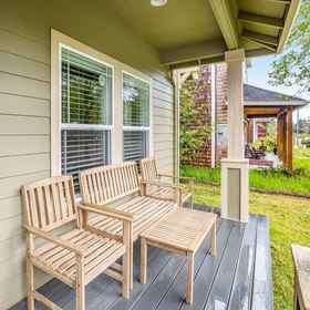 Hotel Interior/Public Areas1Cozy coastal retreat with deck, grill, firepit, and WiFi - walk to beach,Nehalem H Street Dock飯店