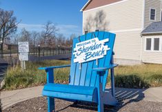 Others 2 Spectacular Retreat - Parking, Library, Beach Access