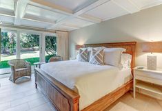 Others 7 Beautifully decorated oceanfront condo with patio, pool, tennis & beach access