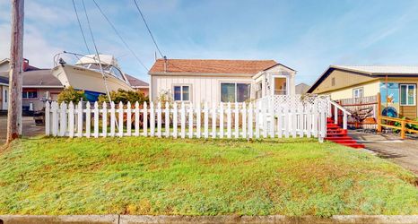 其他 2 Cozy family beach cottage with hot tub, deck, WiFi, surfboard - walk to bay