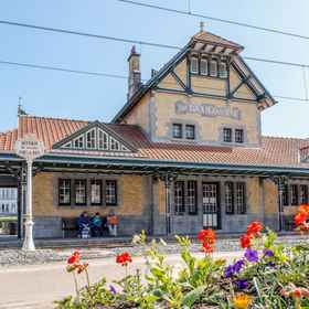 Hotel Exterior 1 Goldsands II 101 with Garage, Statue of Einstein Hotels