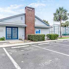 Hotel Exterior 1 Hồ bơi cộng đồng và sân tennis - Khu nghỉ dưỡng ven biển đầy phong cách, Khách sạn Nassau County