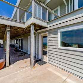 Hotel Exterior1Upscale house with amazing ocean views & outdoor seating - near golfing,洪堡县飯店