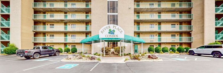 อื่นๆ Stylish Corner Unit with Pool, River-View Balcony & Fireplace