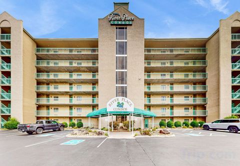 อื่นๆ Stylish Corner Unit with Pool, River-View Balcony & Fireplace