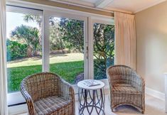 Others 6 Beautifully decorated oceanfront condo with patio, pool, tennis & beach access